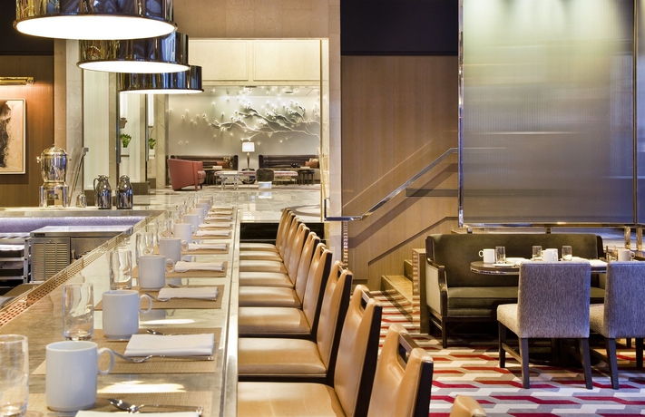 Imagen del bar/restaurante del Hotel Loews Regency. Foto 4