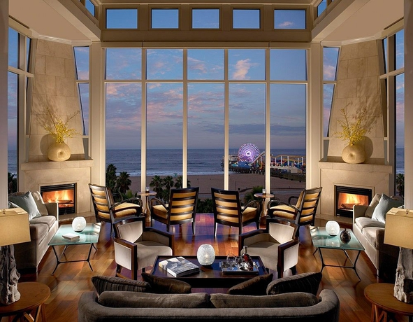 Imagen de la piscina del Hotel Loews Santa Monica Beach. Foto 14