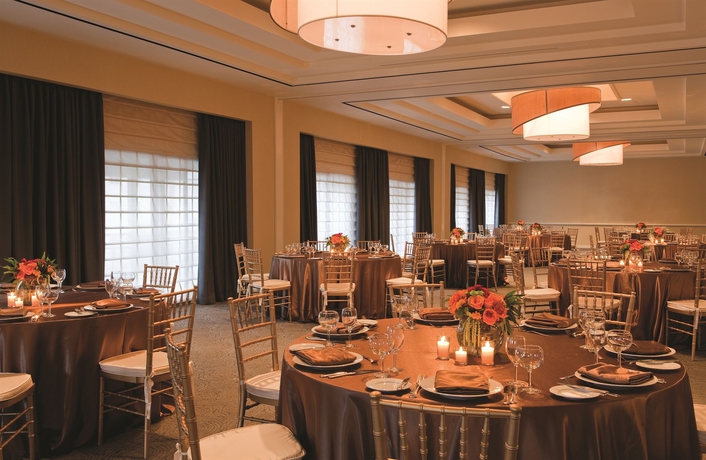 Imagen de los interiores del Hotel Loews Santa Monica Beach. Foto 12