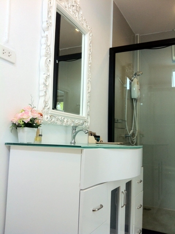 Imagen de la habitación del Hotel Loft Caravan Resort. Foto 3