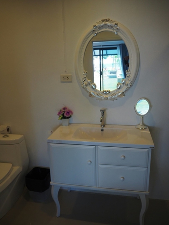 Imagen de la habitación del Hotel Loft Caravan Resort. Foto 8