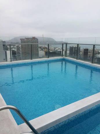 Imagen de la piscina del Hotel Loft De Estreno En Barranco Con Balcon. Foto 11