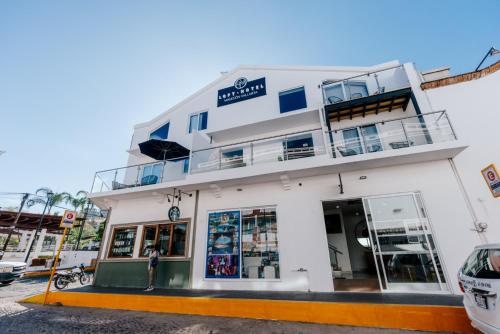 Imagen general del Hotel Loft Malec&oacute;n Vallarta. Foto 10