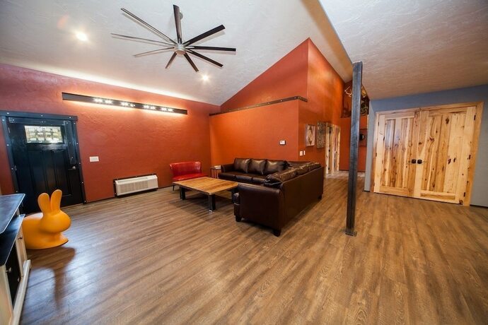 Imagen general del Hotel Log Cabin Lodge and Suites. Foto 1