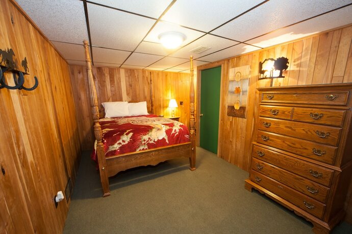 Imagen de la habitación del Hotel Log Cabin Lodge and Suites. Foto 16