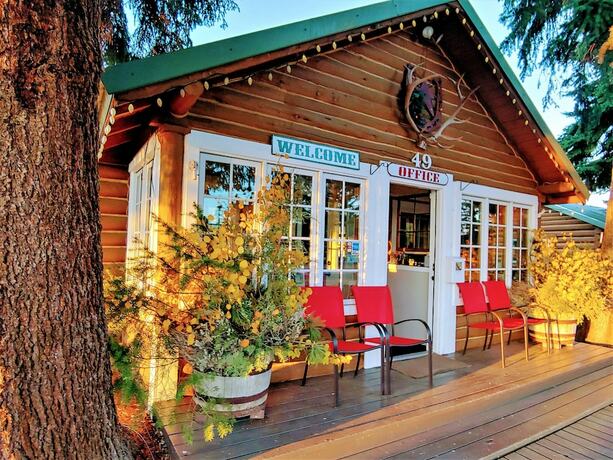 Imagen general del Hotel Log Cabin Motel. Foto 10