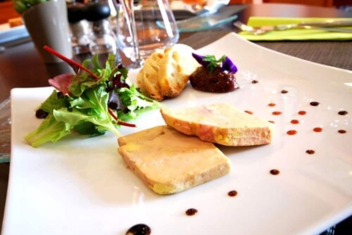 Imagen del bar/restaurante del Hotel Logis Angers Sud. Foto 7