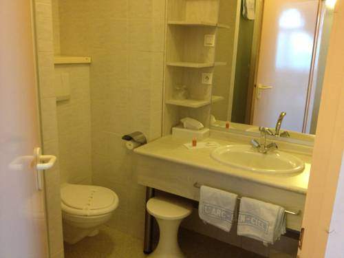 Imagen de la habitación del Hotel Logis Arc En Ciel. Foto 9