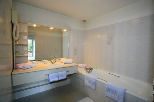 Imagen de la habitación del Hotel Logis Arc En Ciel. Foto 11