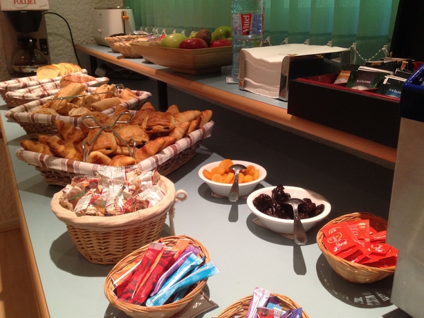 Imagen del bar/restaurante del Hotel Logis Atrium. Foto 3