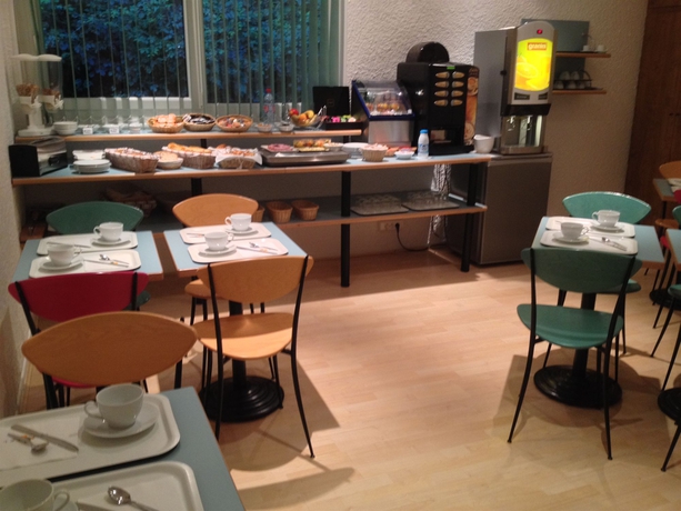 Imagen del bar/restaurante del Hotel Logis Atrium. Foto 7