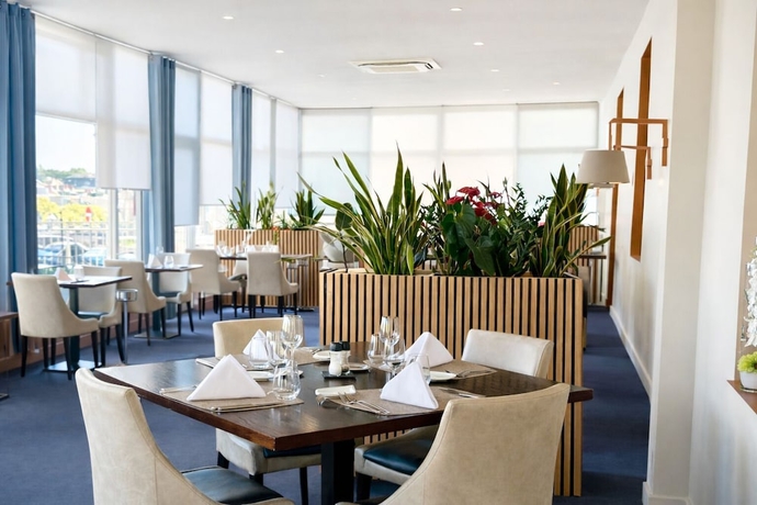 Imagen del bar/restaurante del Hotel Logis Au Grand Hotel. Foto 8
