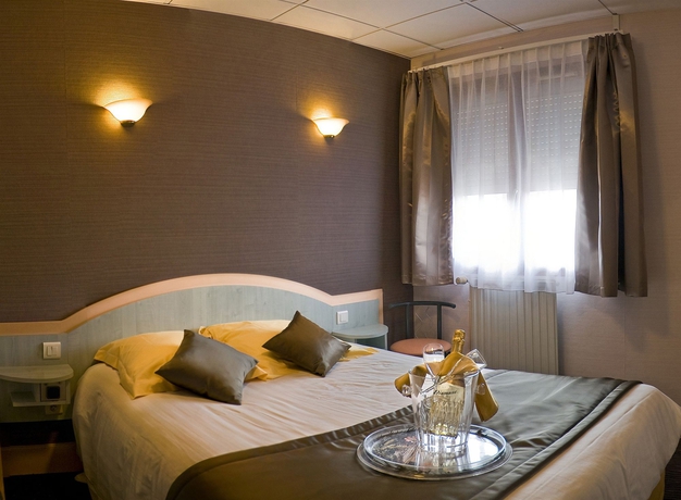 Imagen de la habitación del Hotel Logis Au Tambour. Foto 8
