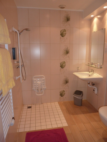 Imagen de la habitación del Hotel Logis Au Tambour. Foto 11