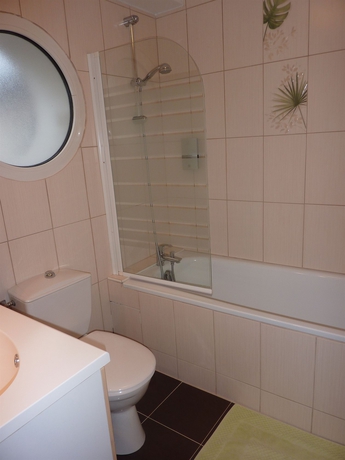Imagen de la habitación del Hotel Logis Au Tambour. Foto 12