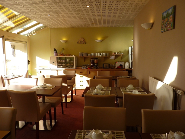 Imagen del bar/restaurante del Hotel Logis Au Tambour. Foto 4
