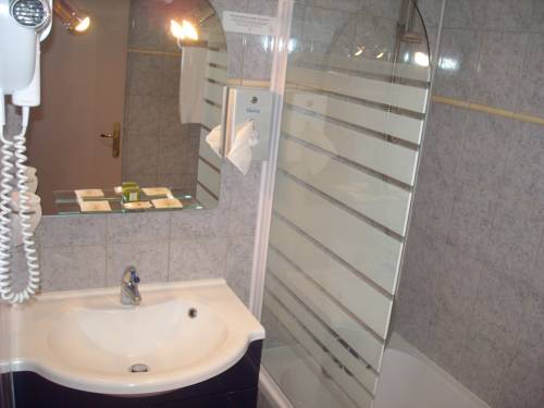 Imagen de la habitación del Hotel Logis Au Terminus. Foto 10