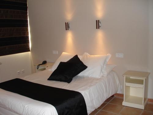 Imagen de la habitación del Hotel Logis Auberge C&ocirc;t&eacute; Jardin. Foto 9