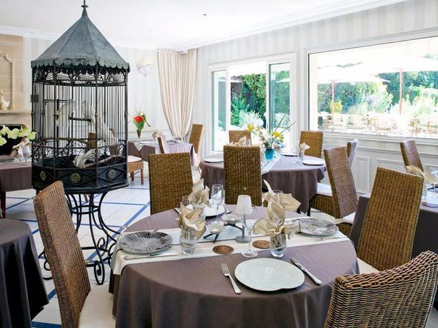 Imagen del bar/restaurante del Hotel Logis Auberge Du Centre. Foto 2