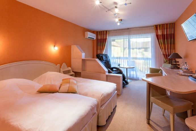 Imagen de la habitación del Hotel Logis Auberge du Cheval Blanc. Foto 14