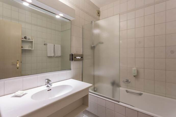 Imagen de la habitación del Hotel Logis Auberge du Cheval Blanc. Foto 15