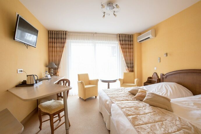 Imagen de la habitación del Hotel Logis Auberge du Cheval Blanc. Foto 16