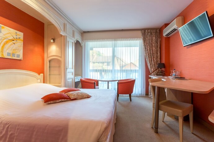 Imagen de la habitación del Hotel Logis Auberge du Cheval Blanc. Foto 17