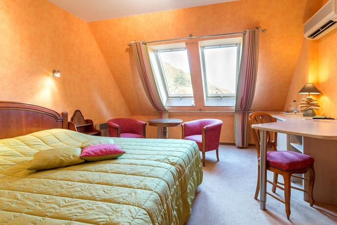 Imagen de la habitación del Hotel Logis Auberge du Cheval Blanc. Foto 18