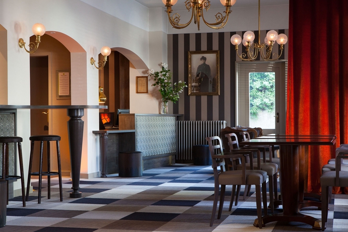 Imagen de los interiores del Hotel Logis Beauséjour Colmar. Foto 16