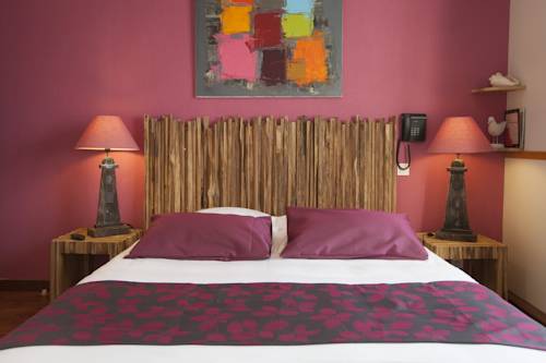 Imagen de la habitación del Hotel Logis Beaus&eacute;jour, Erquy. Foto 8