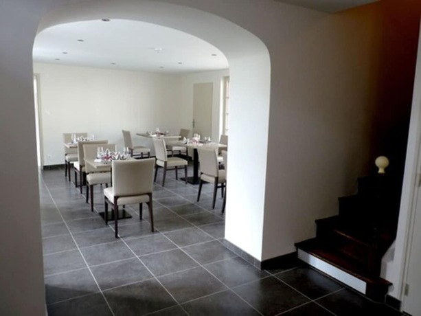 Imagen del bar/restaurante del Hotel Logis Beaus&eacute;jour, Sainte Suzanne. Foto 5