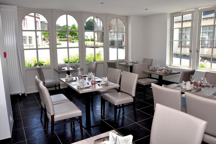 Imagen del bar/restaurante del Hotel Logis Beaus&eacute;jour, Sainte Suzanne. Foto 6