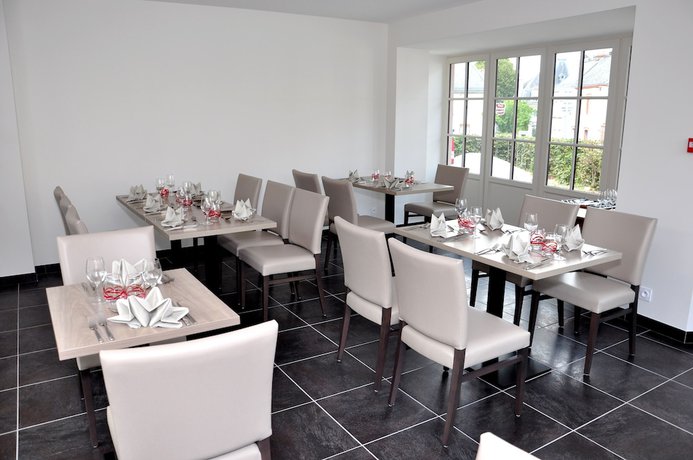 Imagen del bar/restaurante del Hotel Logis Beaus&eacute;jour, Sainte Suzanne. Foto 7
