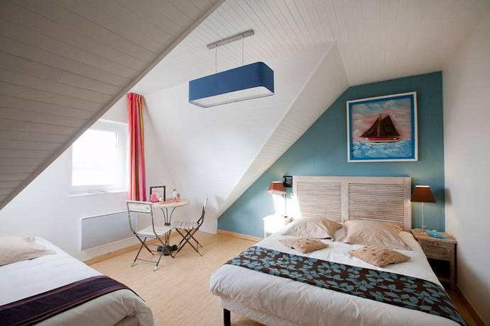 Imagen de la habitación del Hotel Logis Beausejour, Erquy. Foto 13