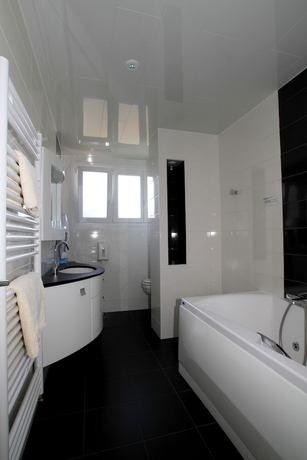 Imagen de la habitación del Hotel Logis Beau-site. Foto 10