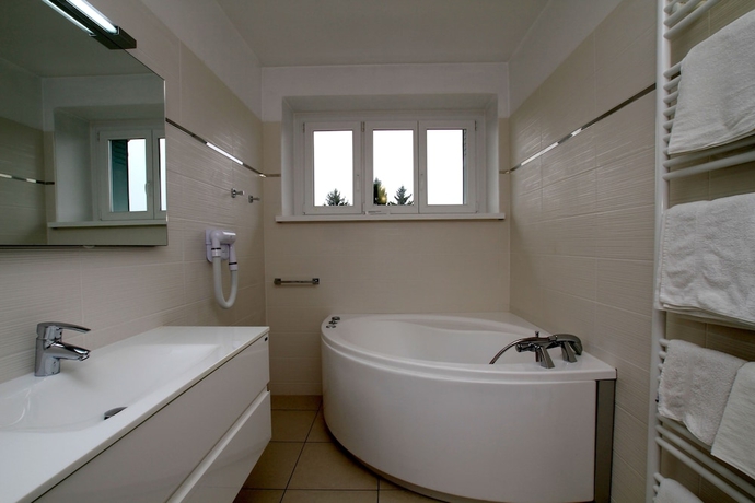 Imagen de la habitación del Hotel Logis Beau-site. Foto 11