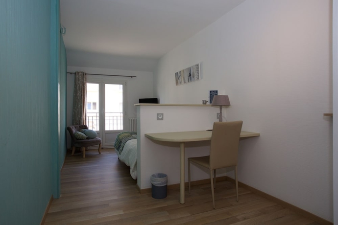 Imagen de la habitación del Hotel Logis Beau-site. Foto 17
