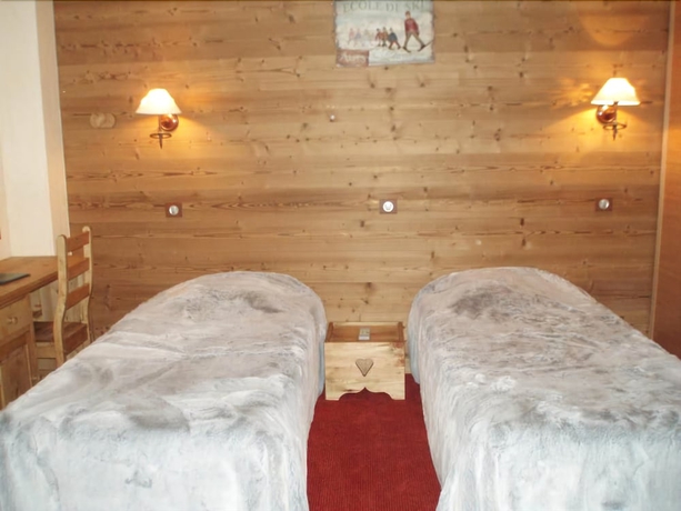 Imagen de la habitación del Hotel Logis Beausoleil. Foto 10