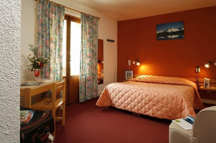 Imagen de la habitación del Hotel Logis Beausoleil. Foto 11