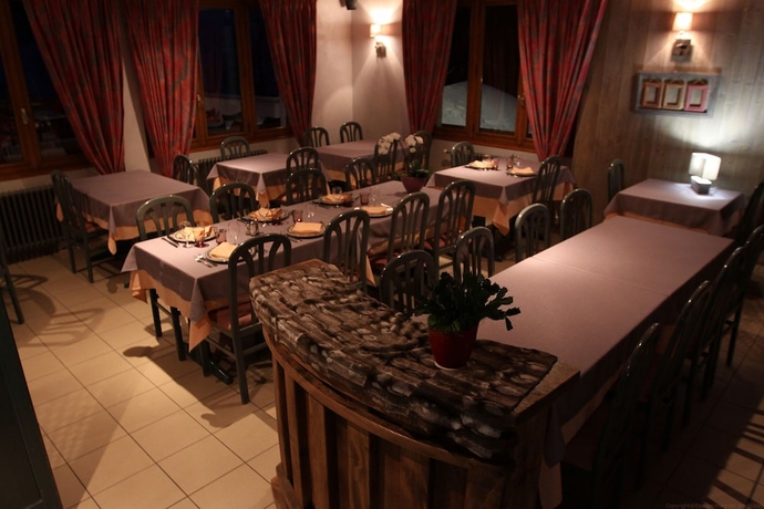 Imagen del bar/restaurante del Hotel Logis Beausoleil. Foto 6