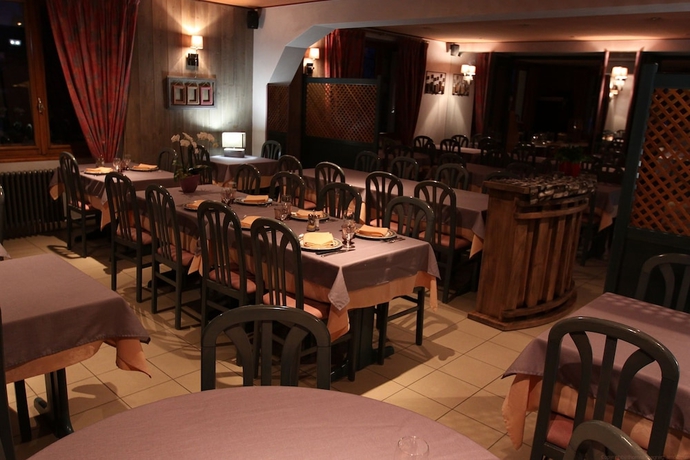 Imagen del bar/restaurante del Hotel Logis Beausoleil. Foto 7