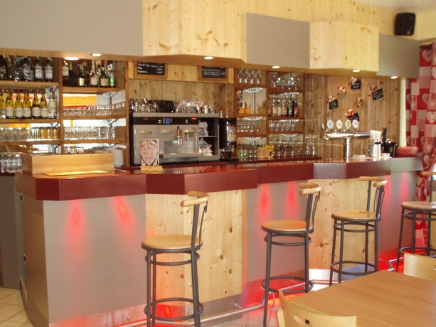 Imagen del bar/restaurante del Hotel Logis Beausoleil. Foto 8