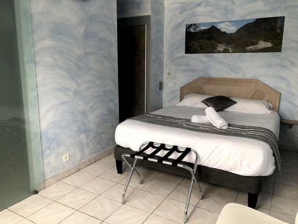 Imagen de la habitación del Hotel Logis Bellevue. Foto 7