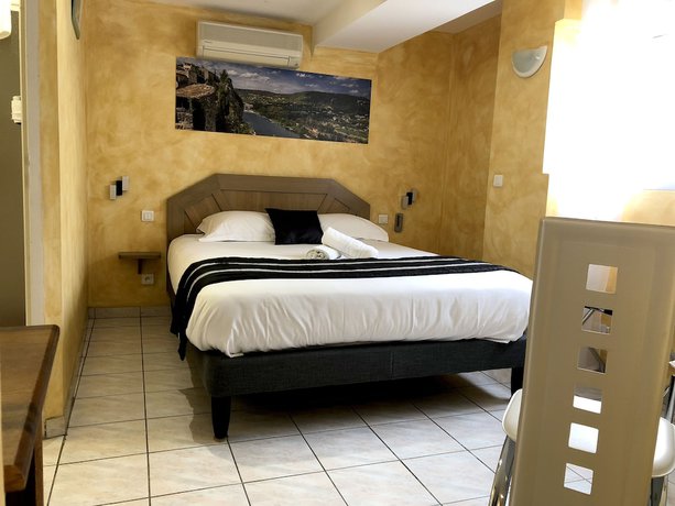 Imagen de la habitación del Hotel Logis Bellevue. Foto 8