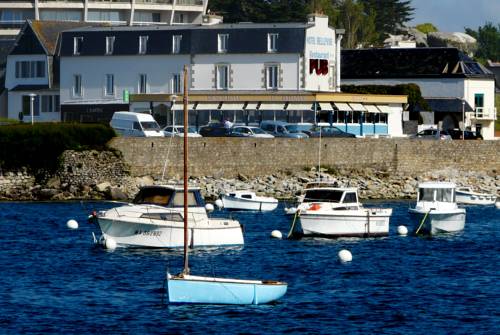 Imagen de la habitación del Hotel Logis Bellevue, ROSCOFF. Foto 2