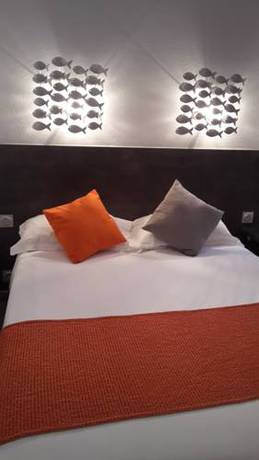 Imagen de la habitación del Hotel Logis Bellevue, ROSCOFF. Foto 4
