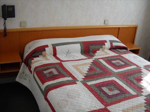 Imagen de la habitación del Hotel Logis Bellevue, ROSCOFF. Foto 5