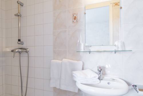 Imagen de la habitación del Hotel Logis Central Montargis. Foto 15