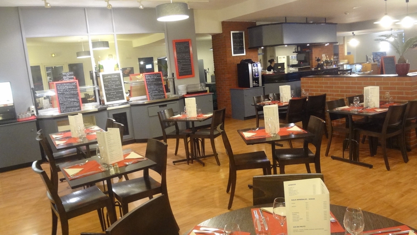 Imagen del bar/restaurante del Hotel Logis Cottage Calais. Foto 3