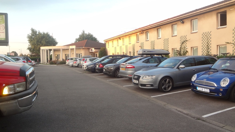 Imagen de los exteriores del Hotel Logis Cottage Calais. Foto 12